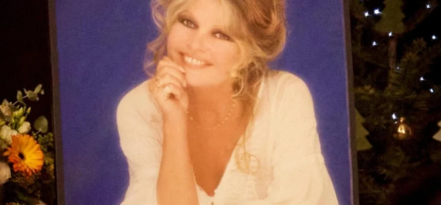 Брижит Бардо похоронили в Сен-Тропе в плетеном гробу с яркими герберами