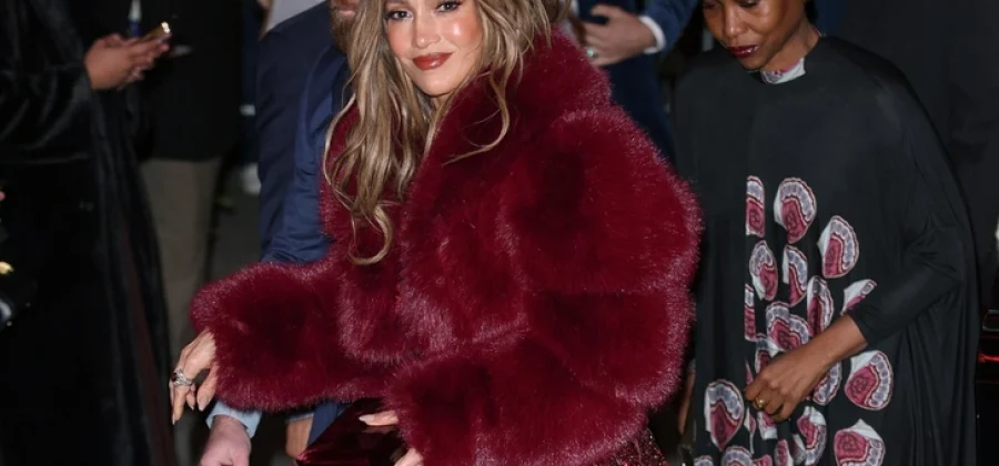 Червонная королева Лопес облачилась в меха, Кеша напомнила, что такое эпатаж: пре-пати «Золотого глобуса»