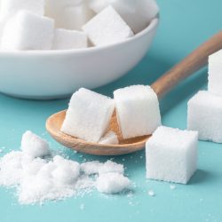 Диетолог посоветовал есть обычный сахар вместо сахарозаменителей