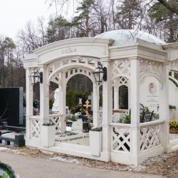 Дворец и стихи отца. Как выглядит могила Веры Глаголевой в день ее 70-летия