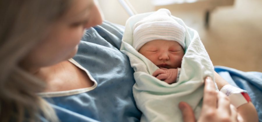 Гинеколог развеяла популярный миф о родах