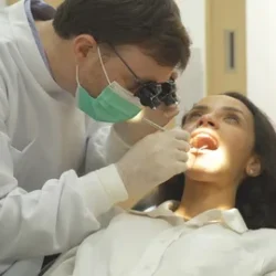 Особенности удаления зуба с коронкой и как проходит процедура