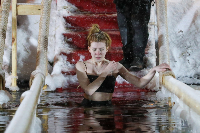 Кому нельзя, а кому осторожно. Советы врача перед крещенскими купаниями