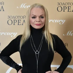 Квартира передана Лурье, но вещи Долиной остались внутри: что дальше?