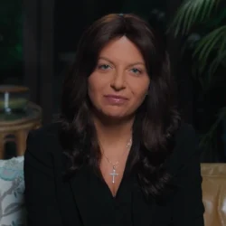 Лишившаяся волос Маргарита Cимоньян впервые показала фото без парика: «Смерти нет»