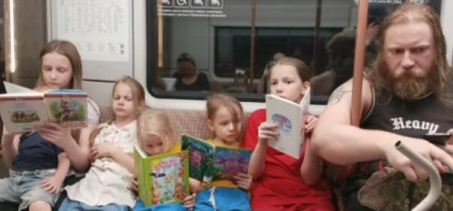 Одногруппники обсуждают, что Алиса Теплякова поступила на инженера транспорта, но в вузе ни разу не появилась