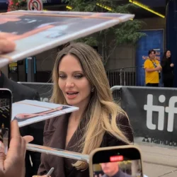 Роскошная жизнь в прошлом: зачем Анджелина Джоли распродает имущество