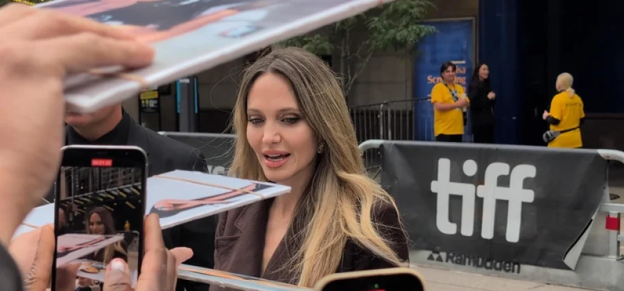 Роскошная жизнь в прошлом: зачем Анджелина Джоли распродает имущество