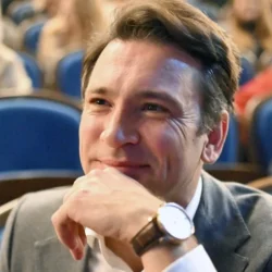 Сменил паркет на сцену. История успеха Антона Хабарова