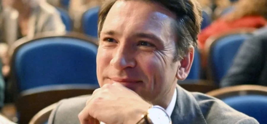 Сменил паркет на сцену. История успеха Антона Хабарова