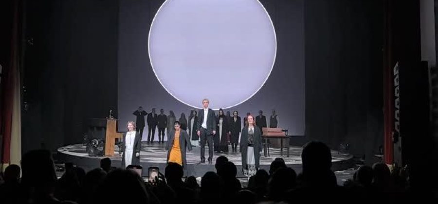 В Белоруссии МХАТ им. Горького впервые представил спектакль «Женщины Есенина»