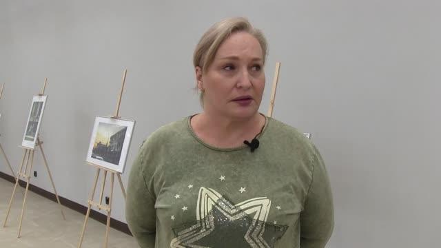 В Мариуполе открылась фотовыставка с кадрами разрухи и возрождения города