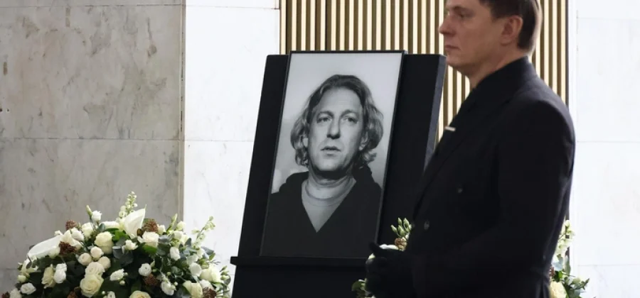 В Москве простились с Александром Олейниковым: дочь вспомнила счастливые 13 лет с папой, Эрнст — последнюю встречу