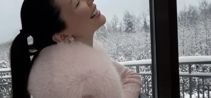 Вернулась в память о маме? Анна Заворотнюк отмечает 30-летие в Москве