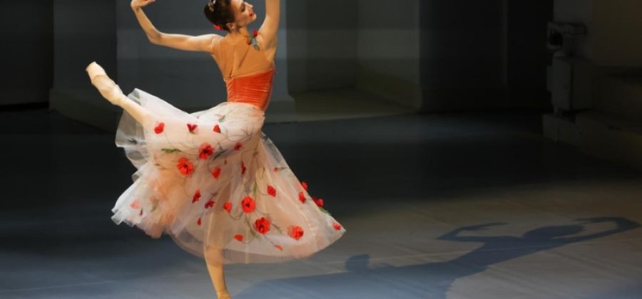 Во Флоренции отложили спектакли с балериной Захаровой