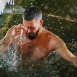 Врач напомнил, как правильно участвовать в крещенских купаниях