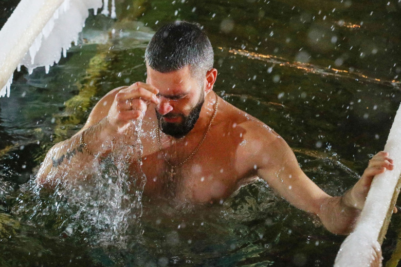 Врач напомнил, как правильно участвовать в крещенских купаниях