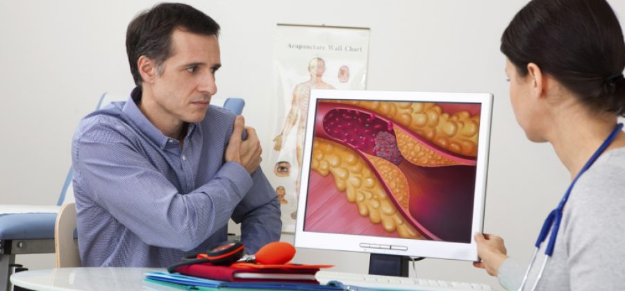 Врач назвал три внешних признака высокого холестерина