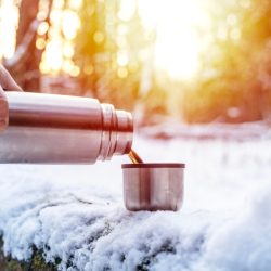 Врач назвала напитки, которые лучше всего согреют на морозе