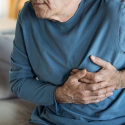 Врач назвала симптомы оторвавшегося тромба