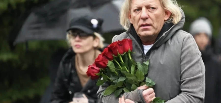 Вышел покурить и умер: внезапно скончался режиссер Александр Олейников