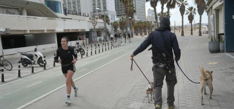 Аэропорты закрыты, людей эвакуируют: россияне застряли в Израиле и ОАЭ после начала ударов США