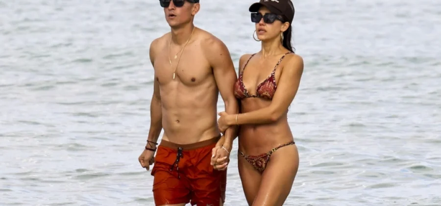 Бикини мести Джессики Альбы: актрису застукали в объятьях молодого «капитана Америки»