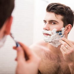 Дерматолог назвала простой способ ухода за кожей для мужчин