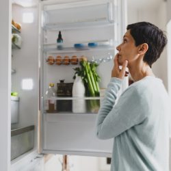 Диетолог ответила, когда правило «не есть после 18:00» может навредить