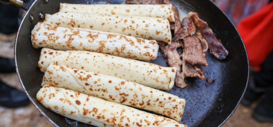 Диетолог предупредила о вреде блинов с одной начинкой