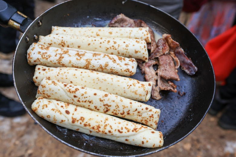 Диетолог предупредила о вреде блинов с одной начинкой