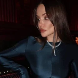 Экстремальное декольте и бриллианты: последняя любовница Березовского шокировала публику в день рождения