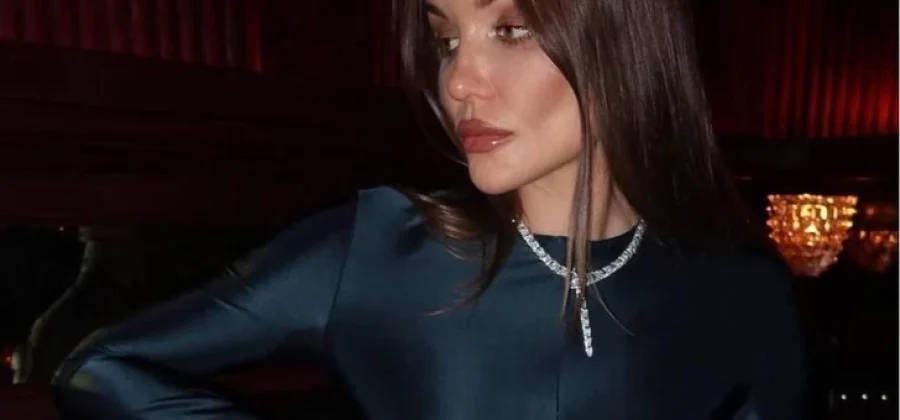 Экстремальное декольте и бриллианты: последняя любовница Березовского шокировала публику в день рождения