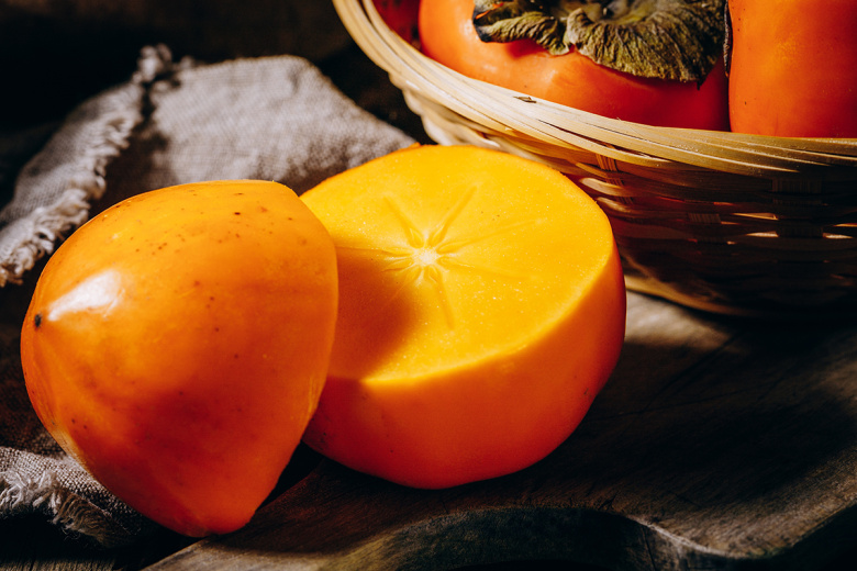 Гастроэнтеролог предупредила, кому нельзя есть хурму