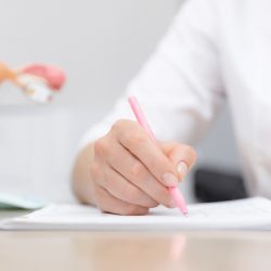 Гинеколог перечислила неожиданные причины сбоев в менструальном цикле