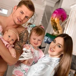 Костенко публично отказала Тарасову в пятом ребенке