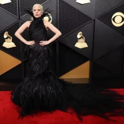 Леди Гага в перьях, Билли Айлиш в политике. Вызывающие наряды «Грэмми-2026»