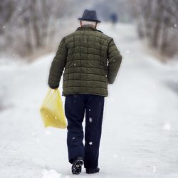 Названа одежда, из-за которой в мороз может развиться простатит