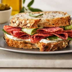 Названы продукты, вызывающие рак кишечника в юном возрасте