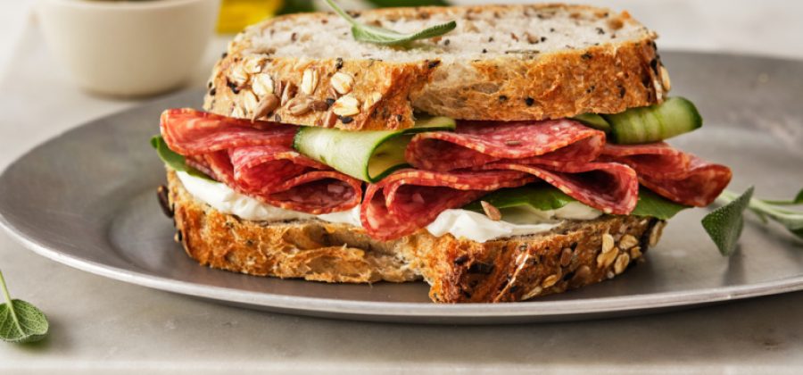 Названы продукты, вызывающие рак кишечника в юном возрасте