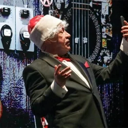 Не только стриптиз. Каким получился первый спектакль Михаила Ефремова