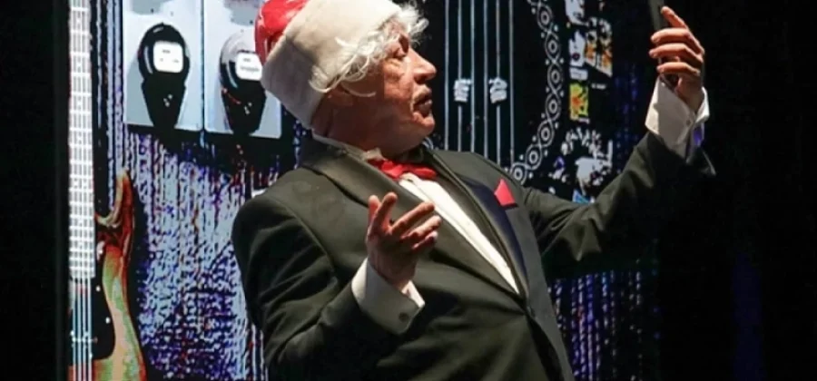 Не только стриптиз. Каким получился первый спектакль Михаила Ефремова