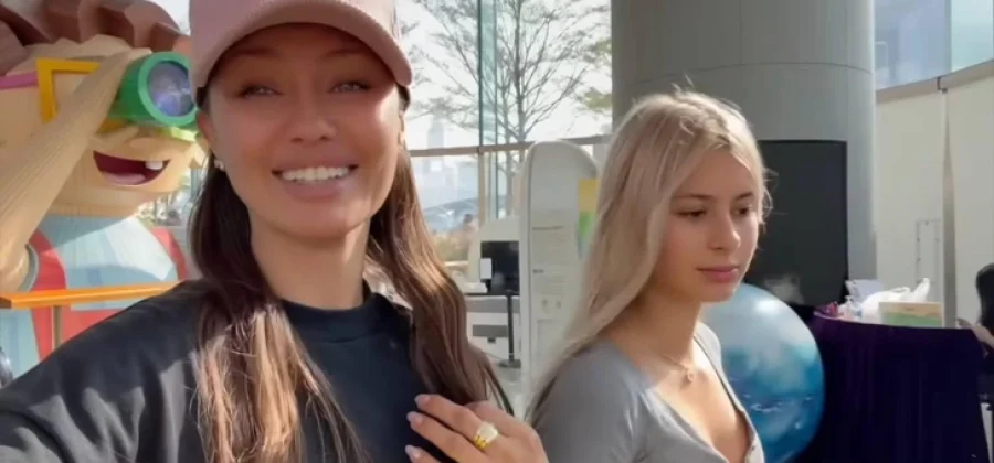 Не жизнь, а реалити-шоу: дочь Бони не ходит в школу и выпрашивает Birkin