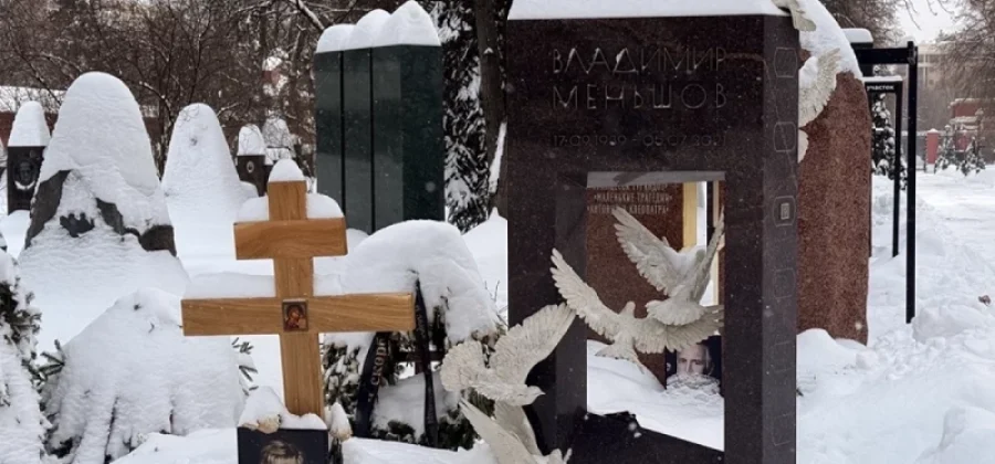 Никто не навещает? Могила Веры Алентовой занесена снегом