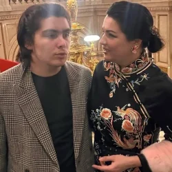 Обогнал маму по росту и говорит на русском: каким вырос сын Анны Нетребко