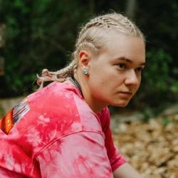 Один стал лидером с первых минут, двое — покинули проект: первый выпуск «Выживалити. Миссия Альфа»