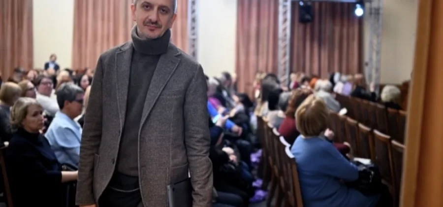 «Он не достоин». Богомолов не будет ректором Школы-студии МХАТ?