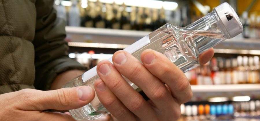 Разрушит органы и лишит детей: предостережение от врача по поводу водки