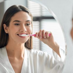 Россиянам рассказали, можно ли чистить зубы сразу после еды