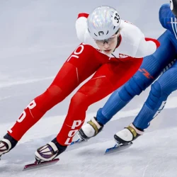 Шорт-трекистка из Польши едва не лишилась глаза на Олимпиаде-2026 — страшное видео